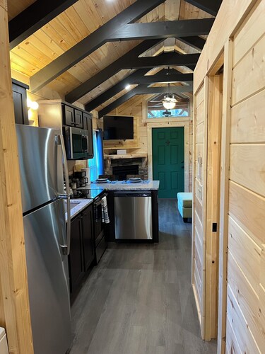 Cozy cabin with WiFi and AC in charming Mill Spring