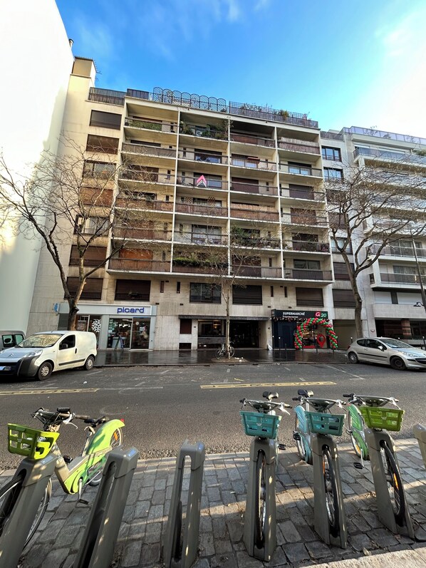 المنشأة من الخارج