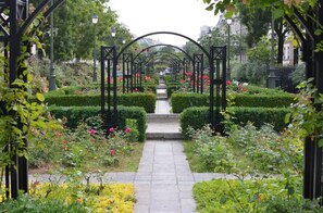 المنطقة المحيطة بالمنشأة