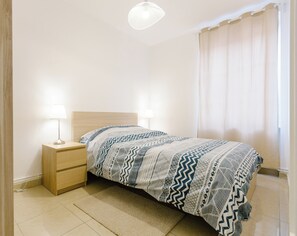 1 chambre, fer et planche à repasser, accès au Wi-Fi (inclus)