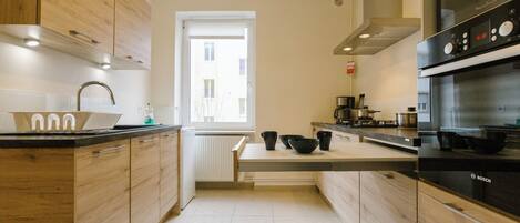 Réfrigérateur, micro-ondes, four, lave-vaisselle