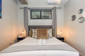 1 slaapkamer, een kluis op de kamer, een strijkplank/strijkijzer