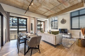 TV - The Art of Luxury Living  Heart of Sandton (Johannesburg)