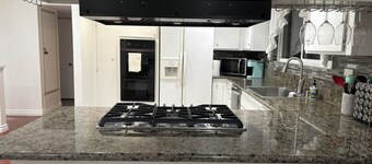 Spacious 4-bedroom house in charming Oxnard