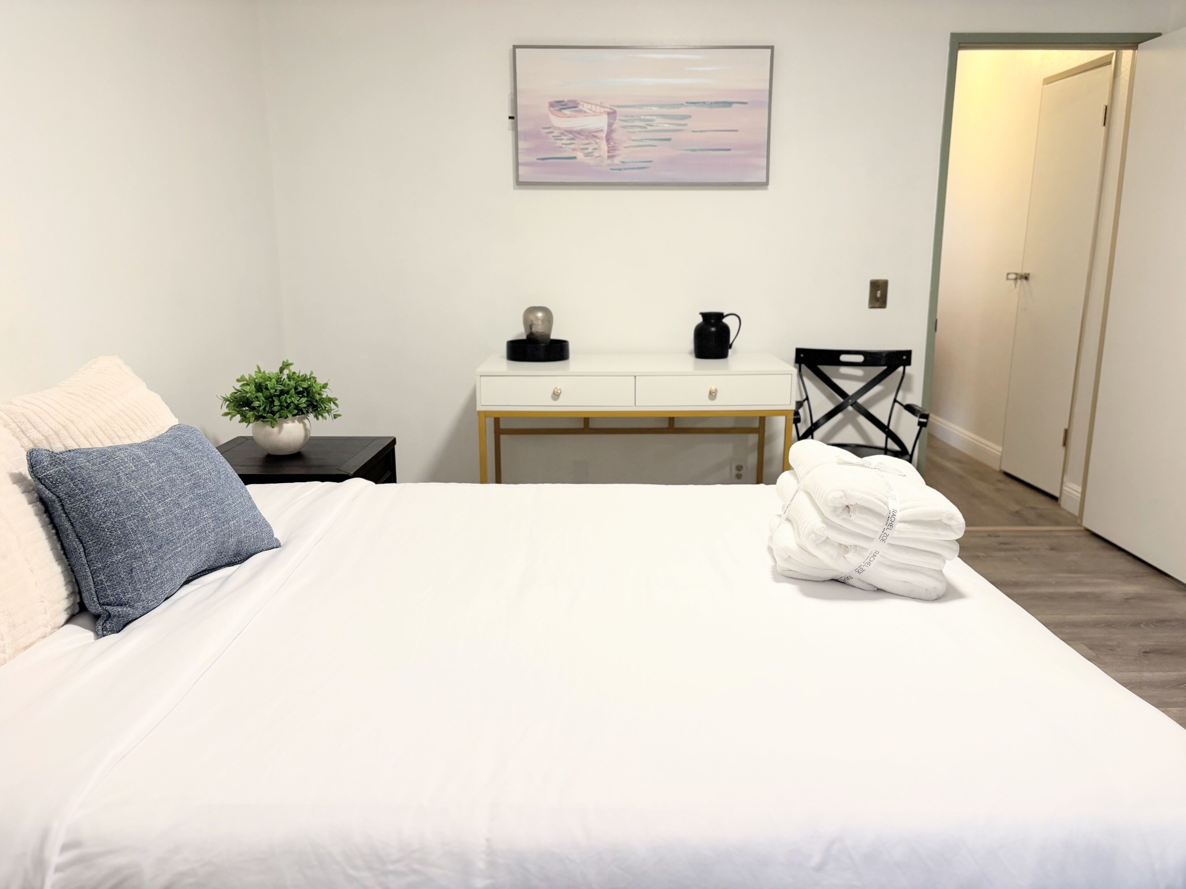 4 bedrooms, iron/ironing board, WiFi, bed sheets
