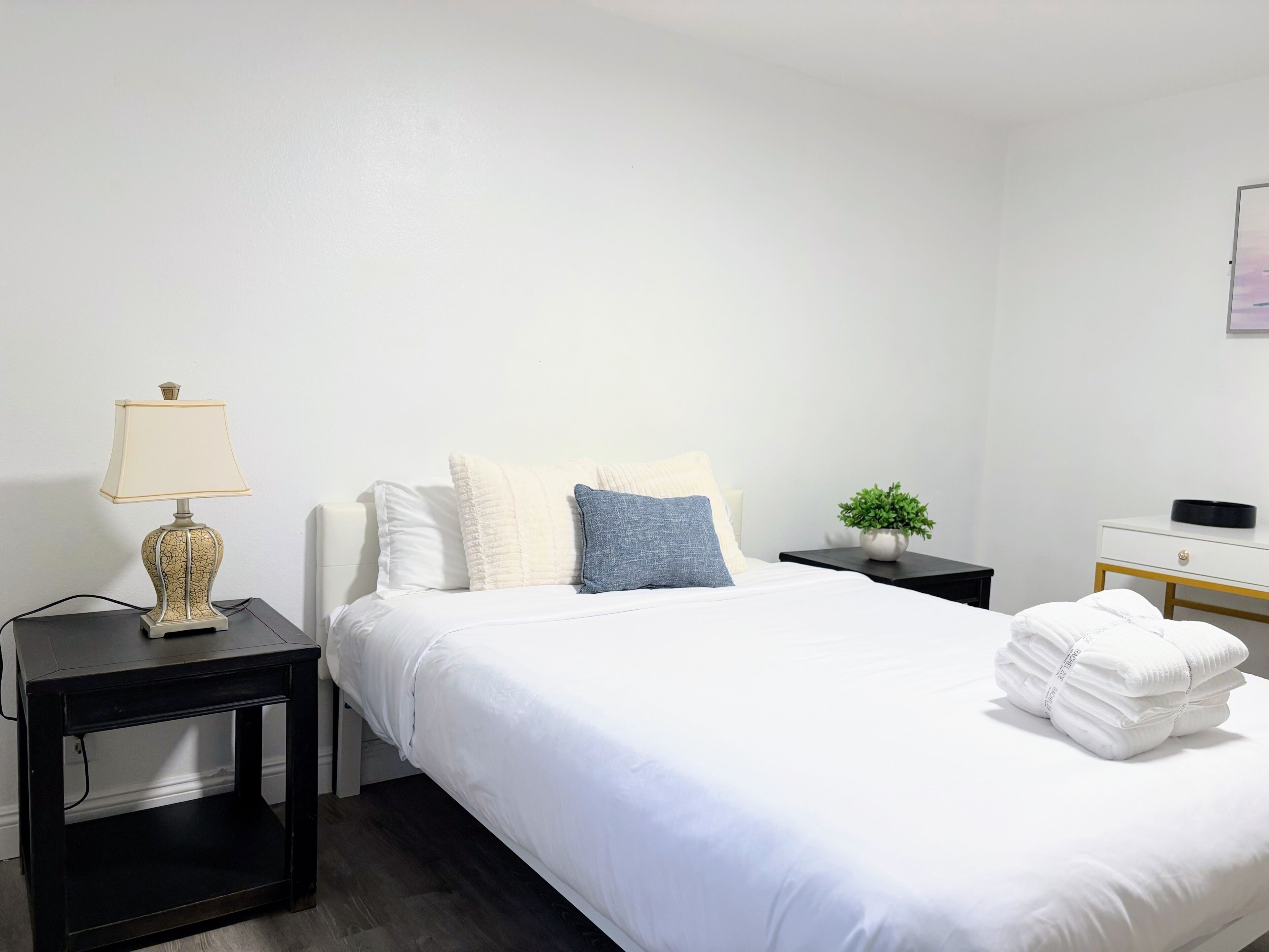 4 chambres, fer et planche à repasser, Wi-Fi, draps fournis