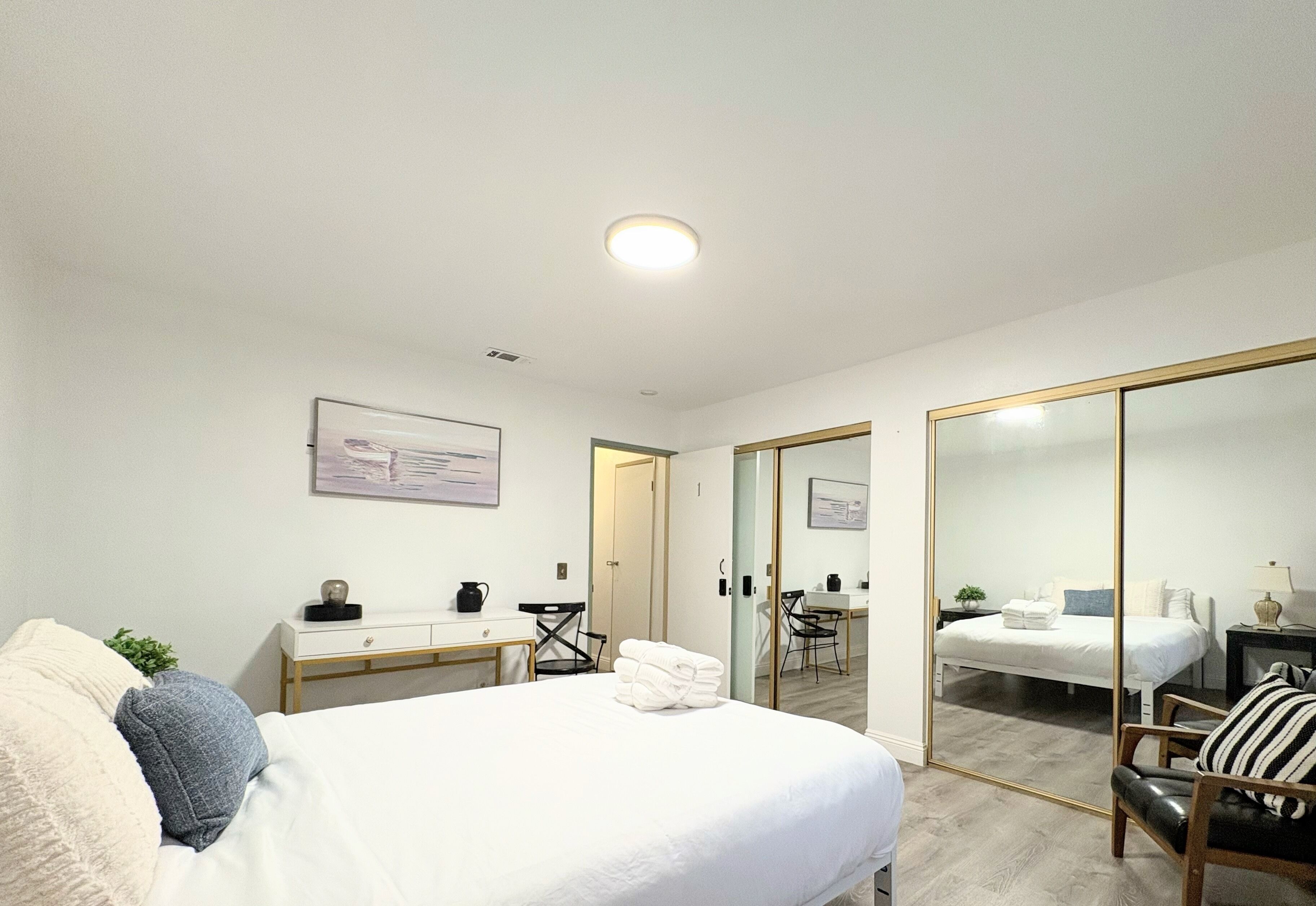 4 bedrooms, iron/ironing board, WiFi, bed sheets