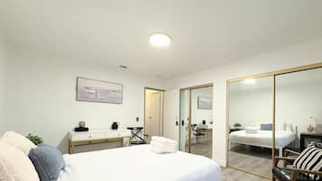 4 bedrooms, iron/ironing board, WiFi, bed sheets