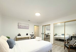 4 bedrooms, iron/ironing board, WiFi, bed sheets
