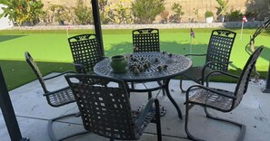 Outdoor dining - Spacious 4-bedroom house in charming Oxnard (Oxnard)