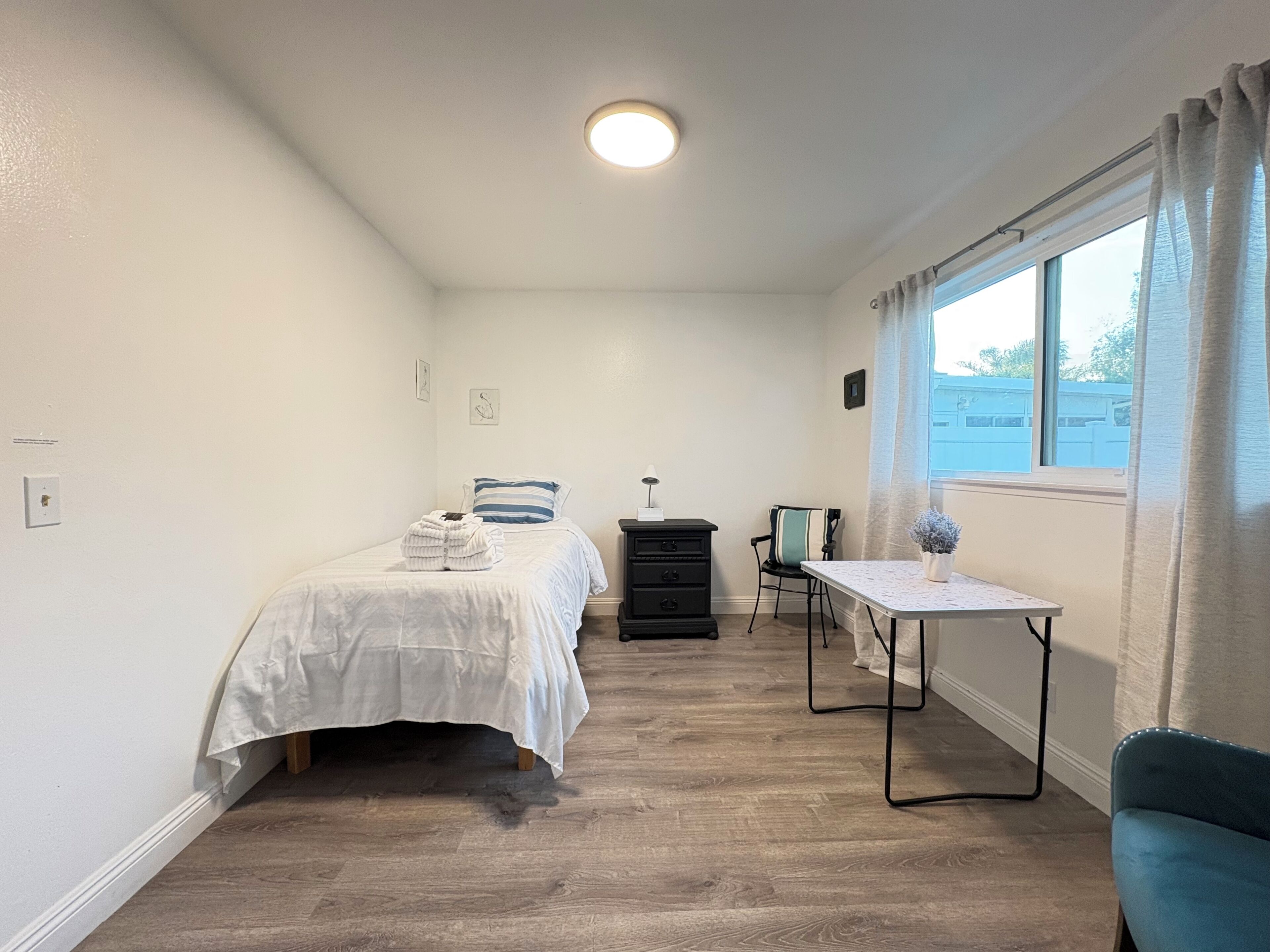 4 bedrooms, iron/ironing board, WiFi, bed sheets