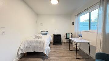 4 bedrooms, iron/ironing board, WiFi, bed sheets