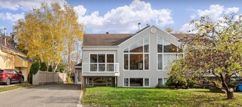 Chalet Mont Sainte Anne with superb view of the ski mountain and wood fireplace