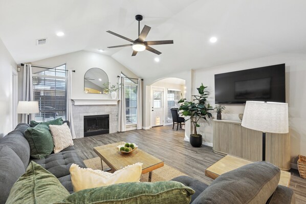 スマートテレビ、暖炉