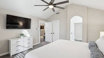 3 bedrooms, desk, iron/ironing board, travel crib