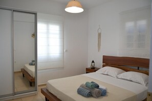 3 bedrooms, iron/ironing board, WiFi, bed sheets - Villa Giulia, Seaview Villa near Chora (Chora)
