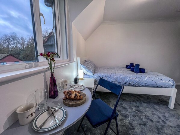 Free WiFi, bed sheets