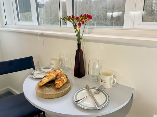 Amersham Station Road Studio - Pass the Keys