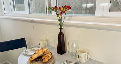 Amersham Station Road Studio - Pass the Keys