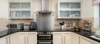 Cosy & Rural Chilterns Hideaway - Pass the Keys