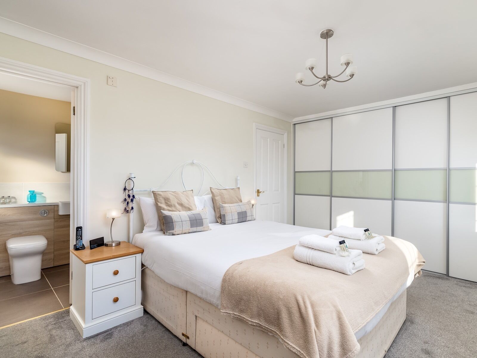 4 bedrooms, iron/ironing board, free WiFi, bed sheets