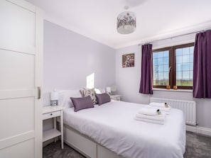 4 slaapkamers, een strijkplank/strijkijzer, gratis wifi, beddengoed