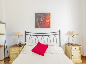 2 slaapkamers, een strijkplank/strijkijzer, gratis wifi, beddengoed