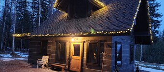 The Play House in beautiful Selle Valley,
4 Guests, 1 Bedroom. 1 Queen Futon.