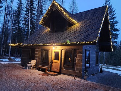 The Play House in beautiful Selle Valley,
4 Guests, 1 Bedroom. 1 Queen Futon.