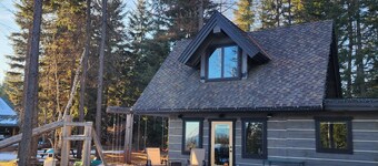 Play House, Hot Tub, w/ BEAUTIFUL views. Quaint, Cozy, & Peaceful.