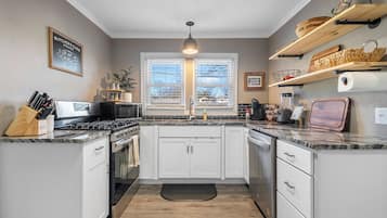 Micro-ondes, four, plaque de cuisson, lave-vaisselle