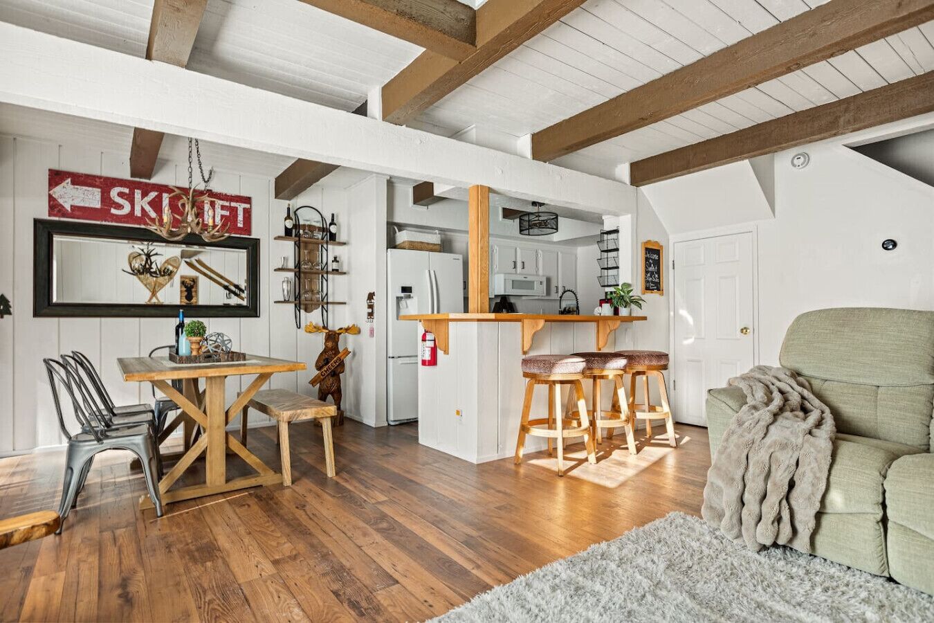 Smart TV, fireplace