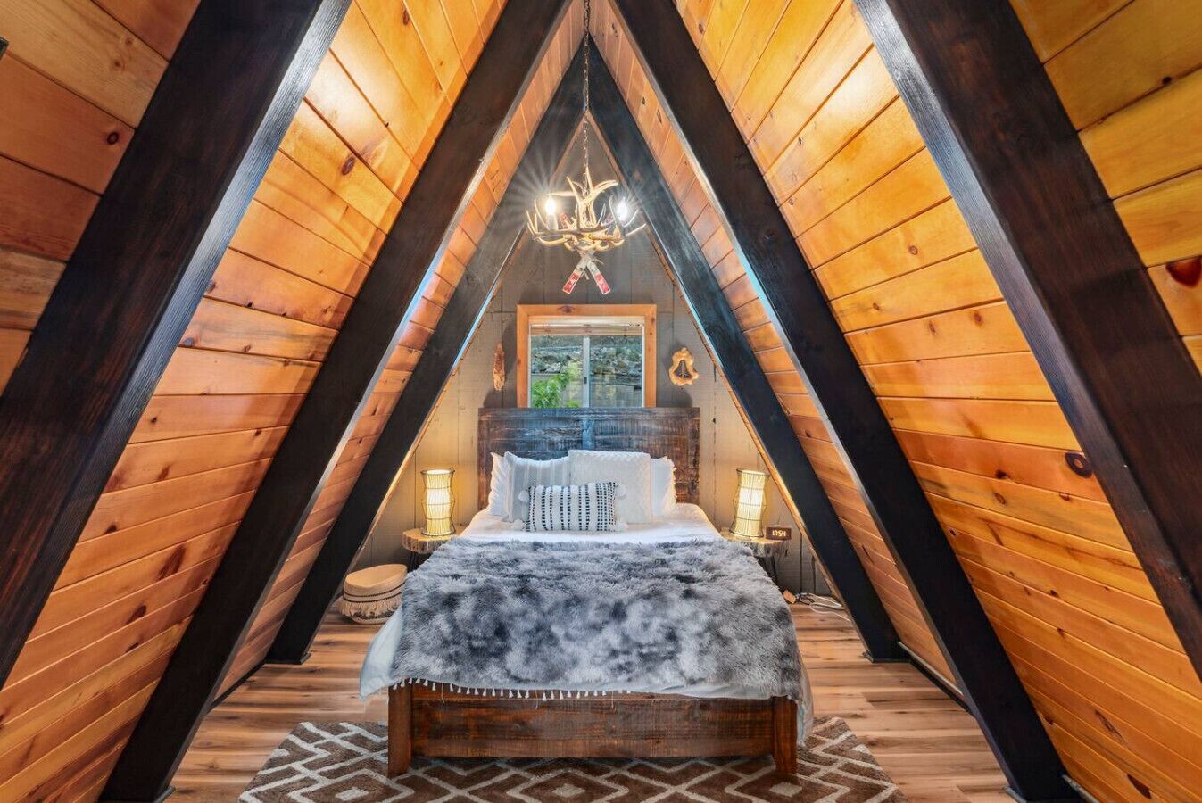 4 slaapkamers, een strijkplank/strijkijzer, gratis wifi, beddengoed