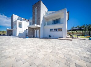 Exterior - Villa Eni - Six Bedroom Villa (Porec)
