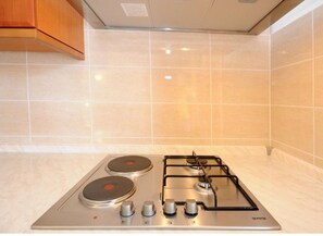 Refrigerador, microondas, horno, placa de cocina