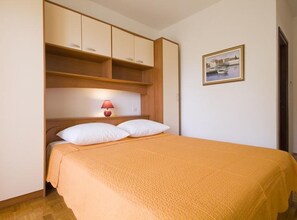 6 chambres, fer et planche à repasser, Wi-Fi, draps fournis