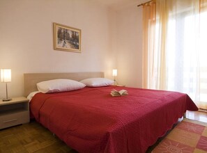 6 habitaciones, tabla de planchar con plancha, wifi y ropa de cama 