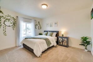 5 slaapkamers, een strijkplank/strijkijzer, internet, beddengoed