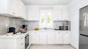 Kühlschrank, Ofen, Herdplatte, Geschirrspüler