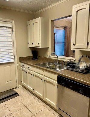 Private kitchen - Fairfax Paradise (Tuscaloosa)