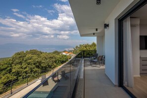 Property grounds - Villa Aris with heated pool & Seaview (Kostrena (Kvarner))