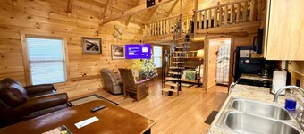 The Boathouse Bungalow • Dale Hollow Lake 1 Minute Away • Free Firewood • Pet-Friendly •