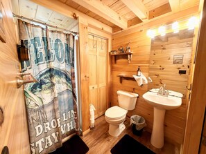 Een douche, handdoeken