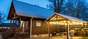 The Boathouse Bungalow • Dale Hollow Lake 1 Minute Away • Free Firewood • Pet-Friendly •