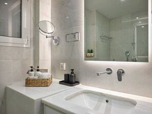 Hair dryer, towels - Anaktora Gardens Apt (Athina)