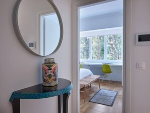 2 habitaciones, escritorio, tabla de planchar con plancha y wifi 