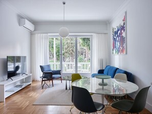 TV - Anaktora Gardens Apt (Athina)