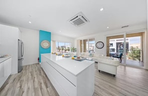 Interior - Palm Beach Aruba - Prime Location - Free parking!
(Noord)