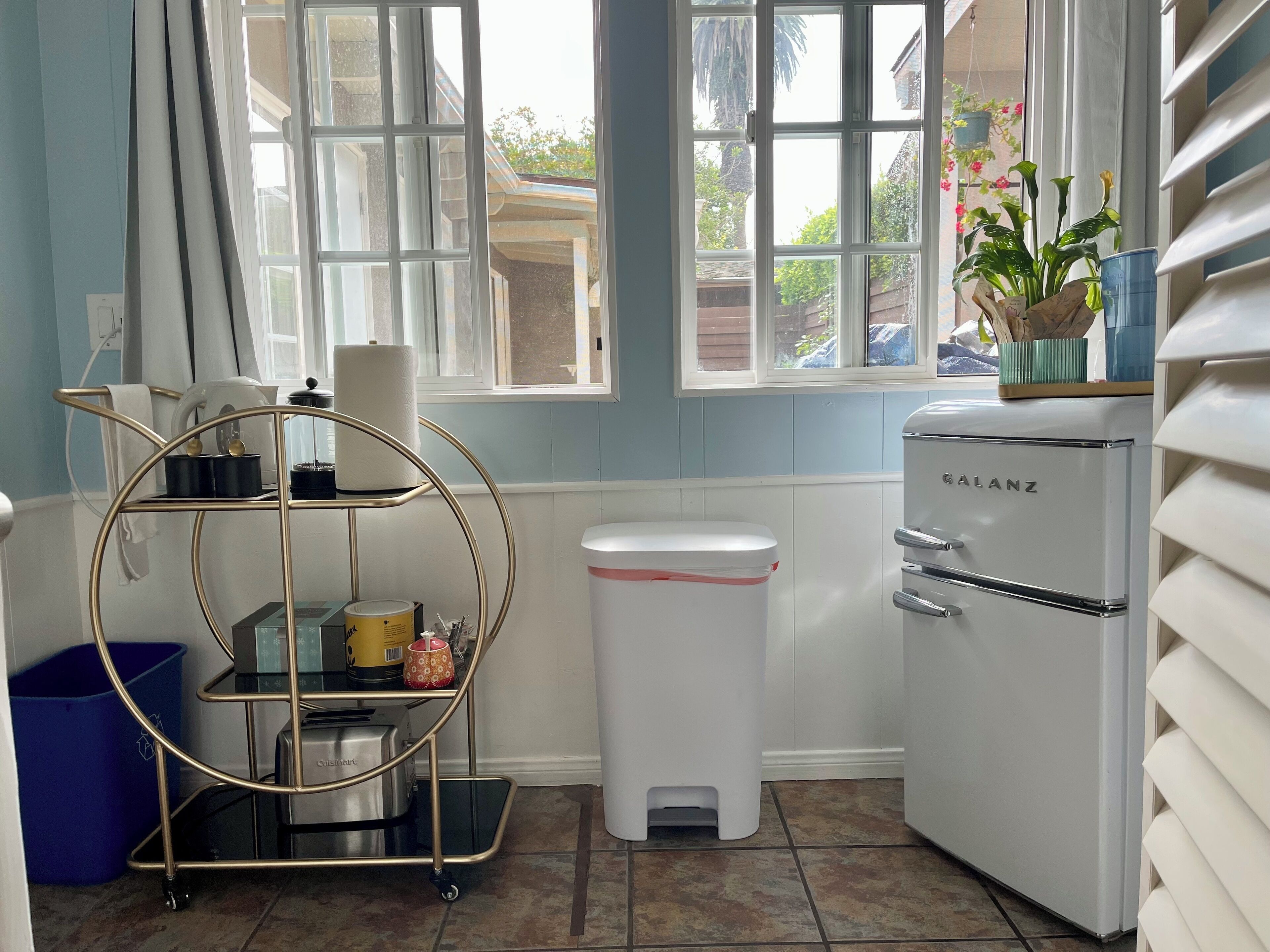 Fridge, coffee/tea maker, electric kettle, toaster
