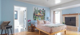 Beautiful Hummingbird Suite w/ kitchenette, patio & parking in Santa Barbara
